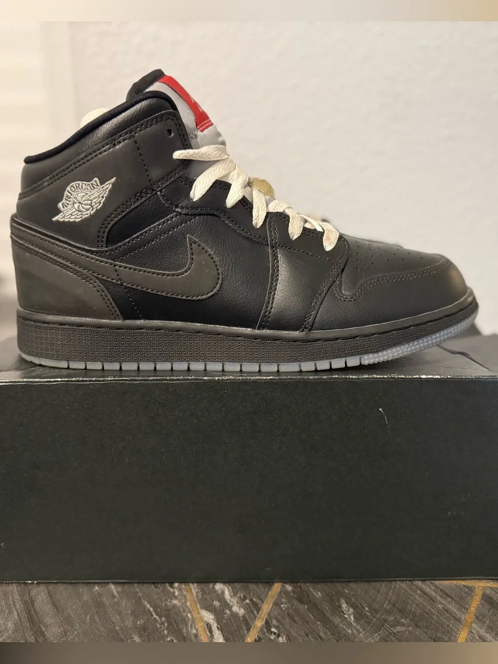 Air Jordan Retro 1 Mid Black Metallic Size 7Y